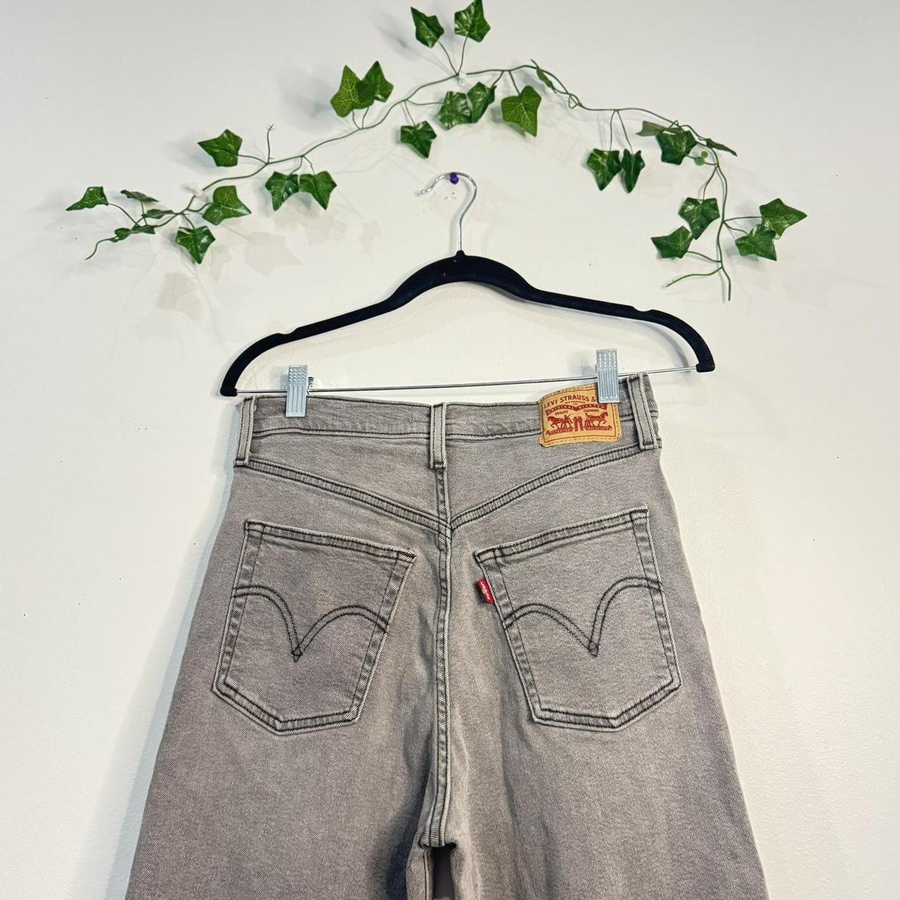 Levi's grey ribcage straight ankle jeans- Depop
