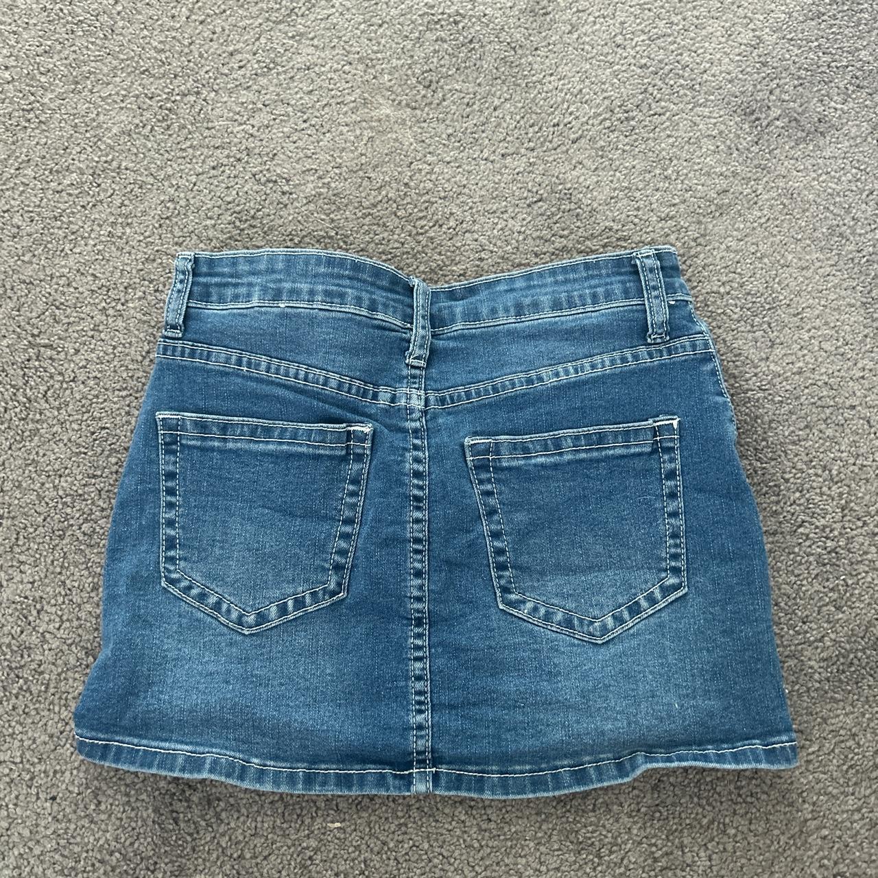 denim skirt, never worn, size 6 - Depop