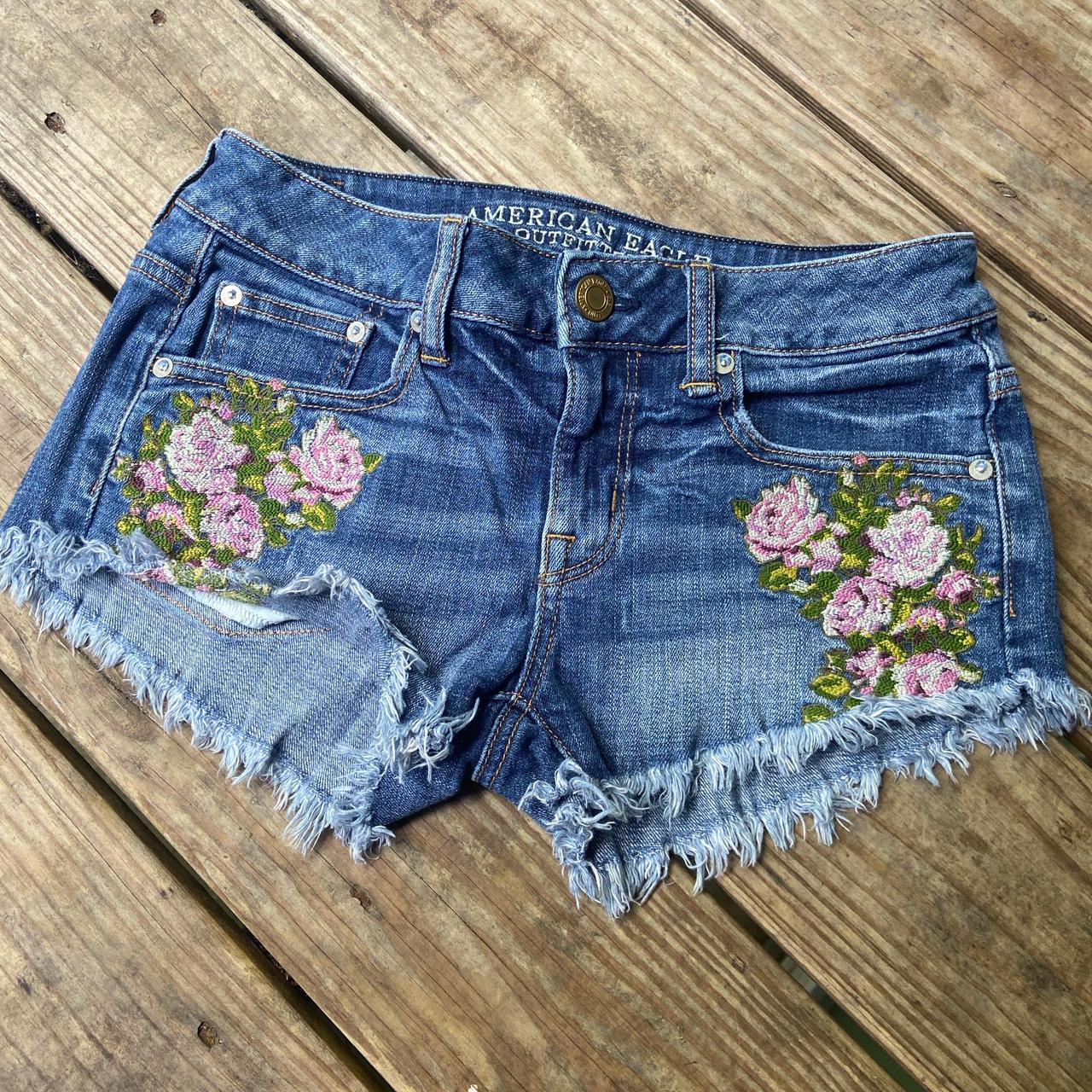 2010s American Eagle Embroidered Floral Short Shorts