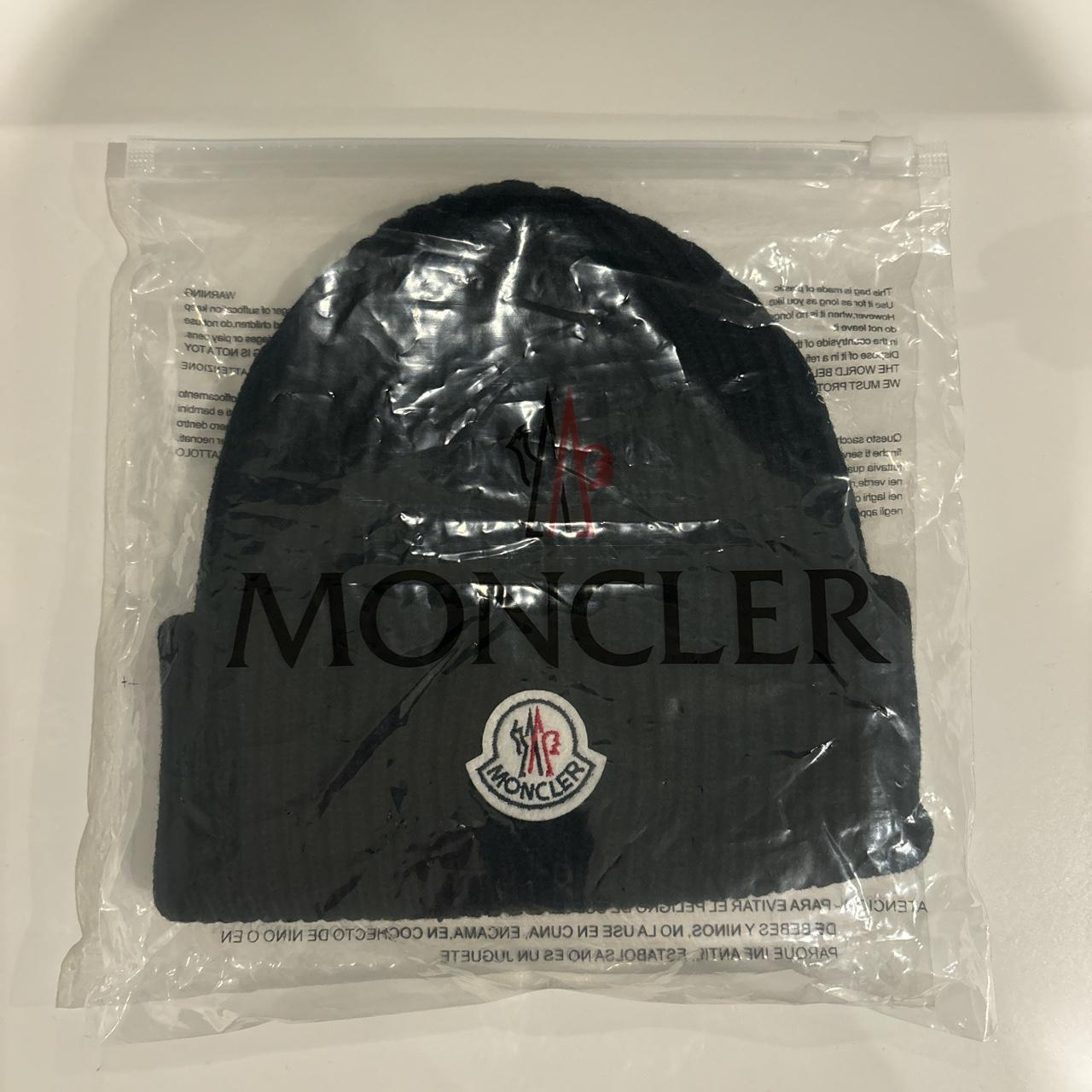 Moncler hat store price