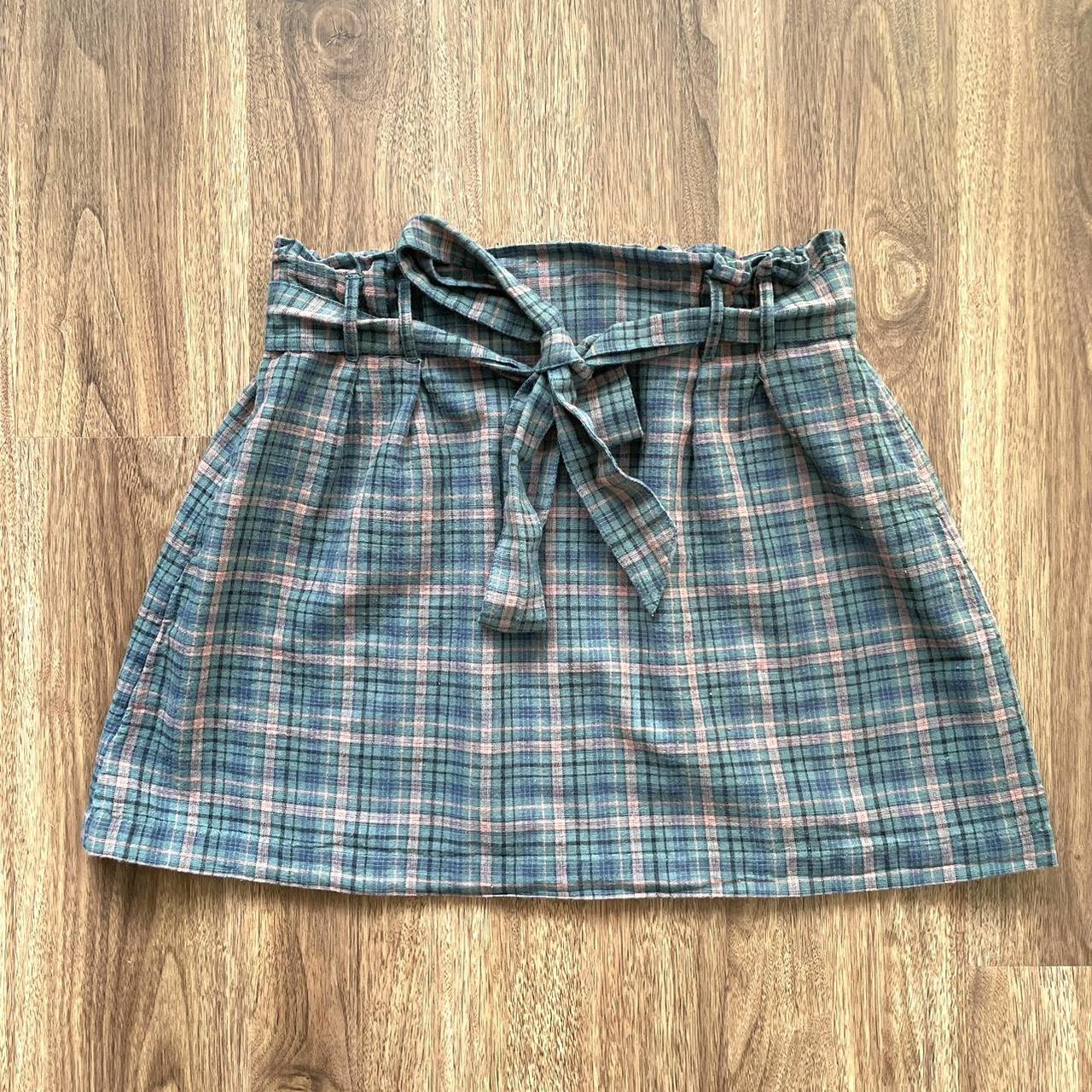 American Eagle plaid mini skirt size M • dark... - Depop