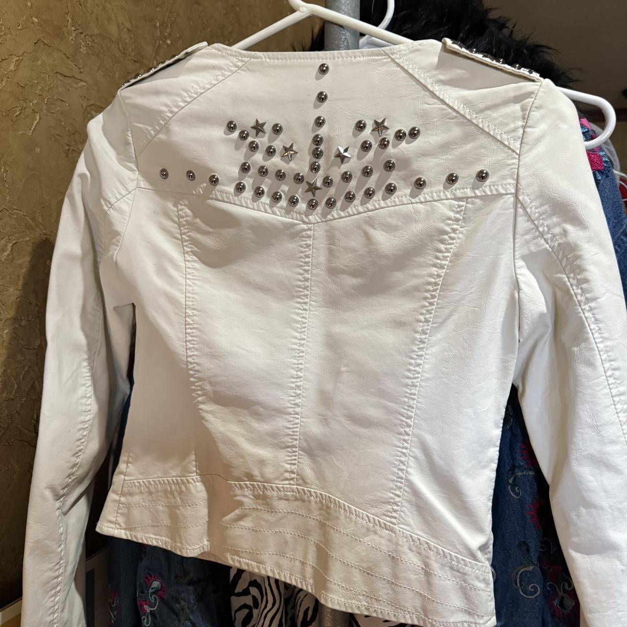 Y2K white jacket early 2000’s ! Cheetah 🐆 lining... - Depop