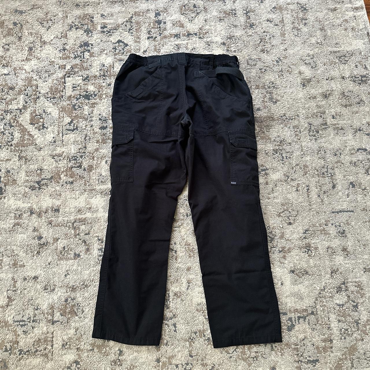 Black cargo pants w/ lots of pockets - Depop