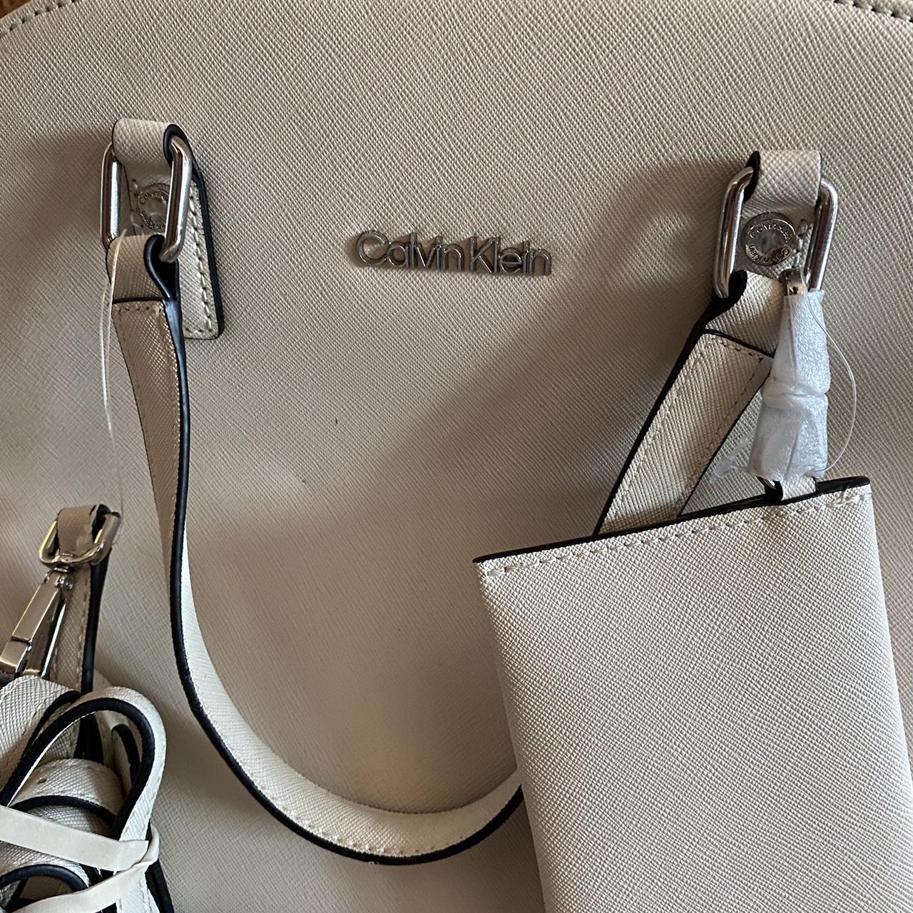 Calvin Klein Cream Purse with Card Holder NWOT. The