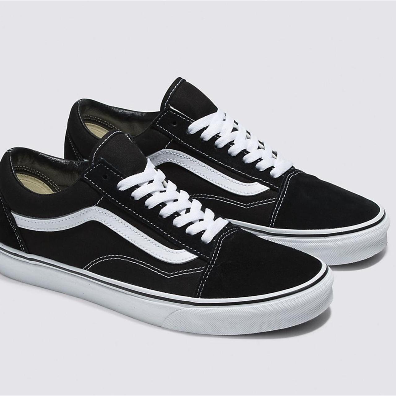 Old skool vans 2025 black price