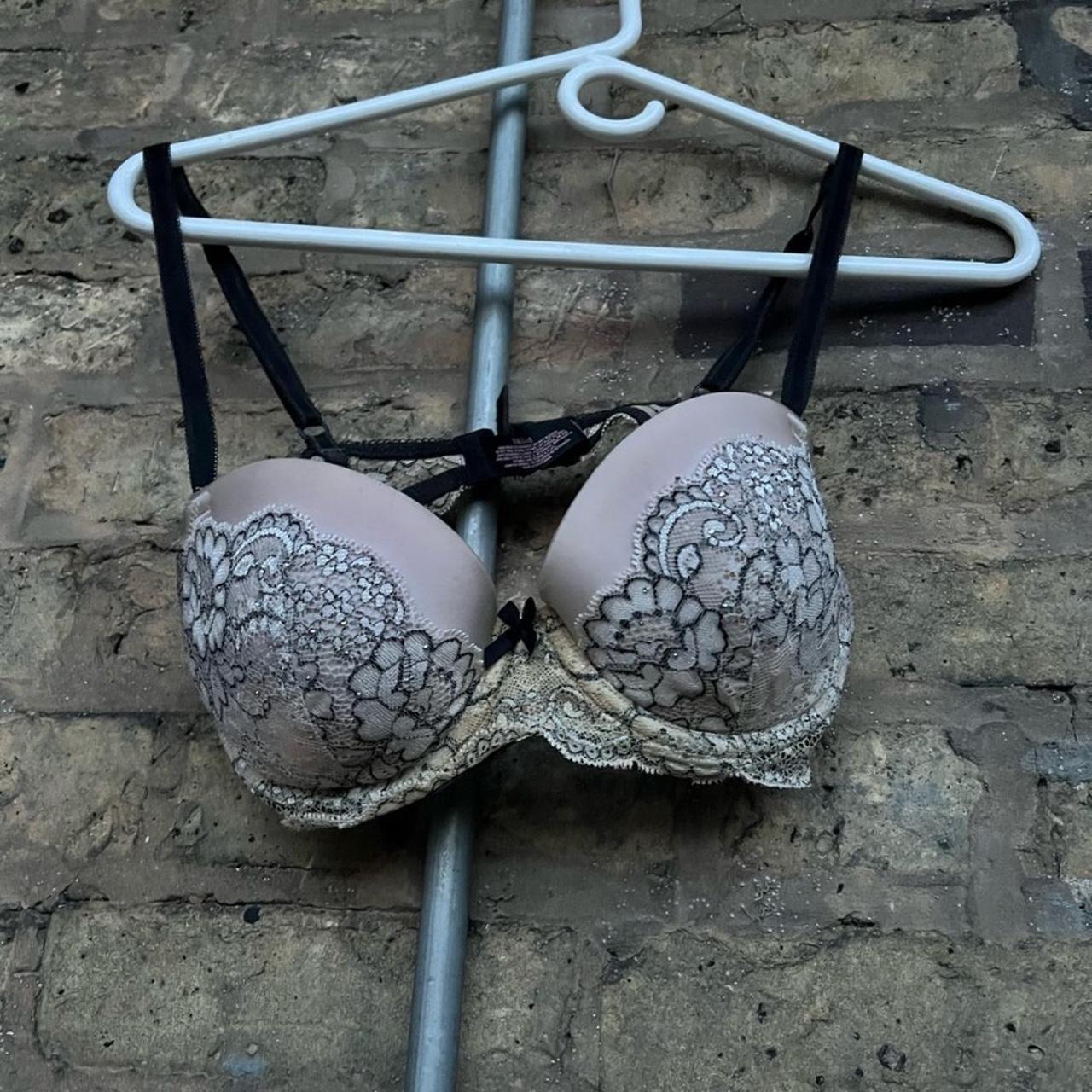 Selling Victoria's Secret diamond bra and suspended - Depop