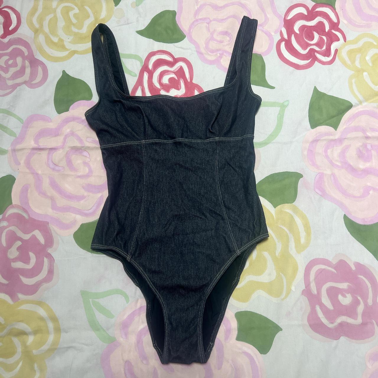 item listed by abeeezi