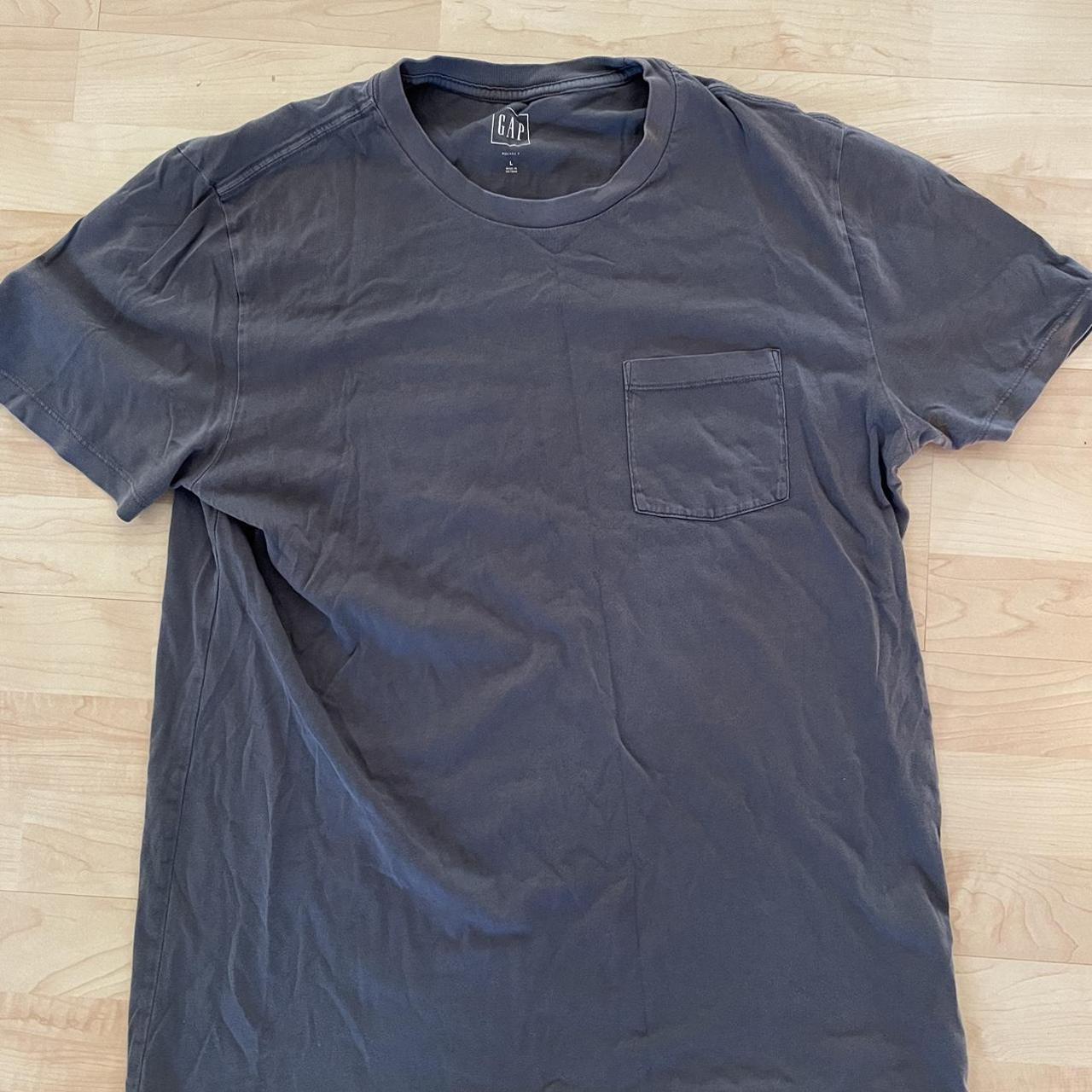 Large GAP T-shirt - Depop