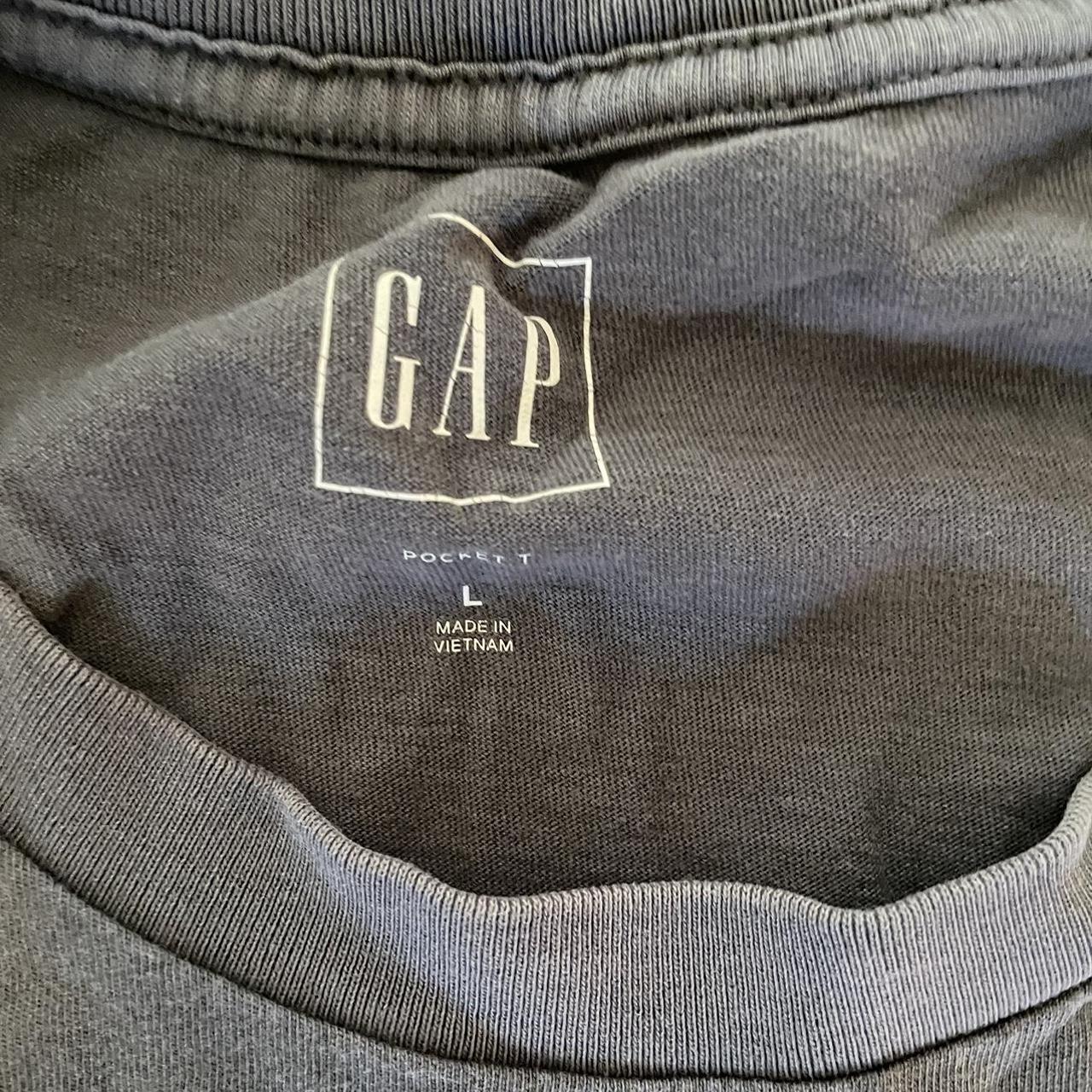 Large GAP T-shirt - Depop