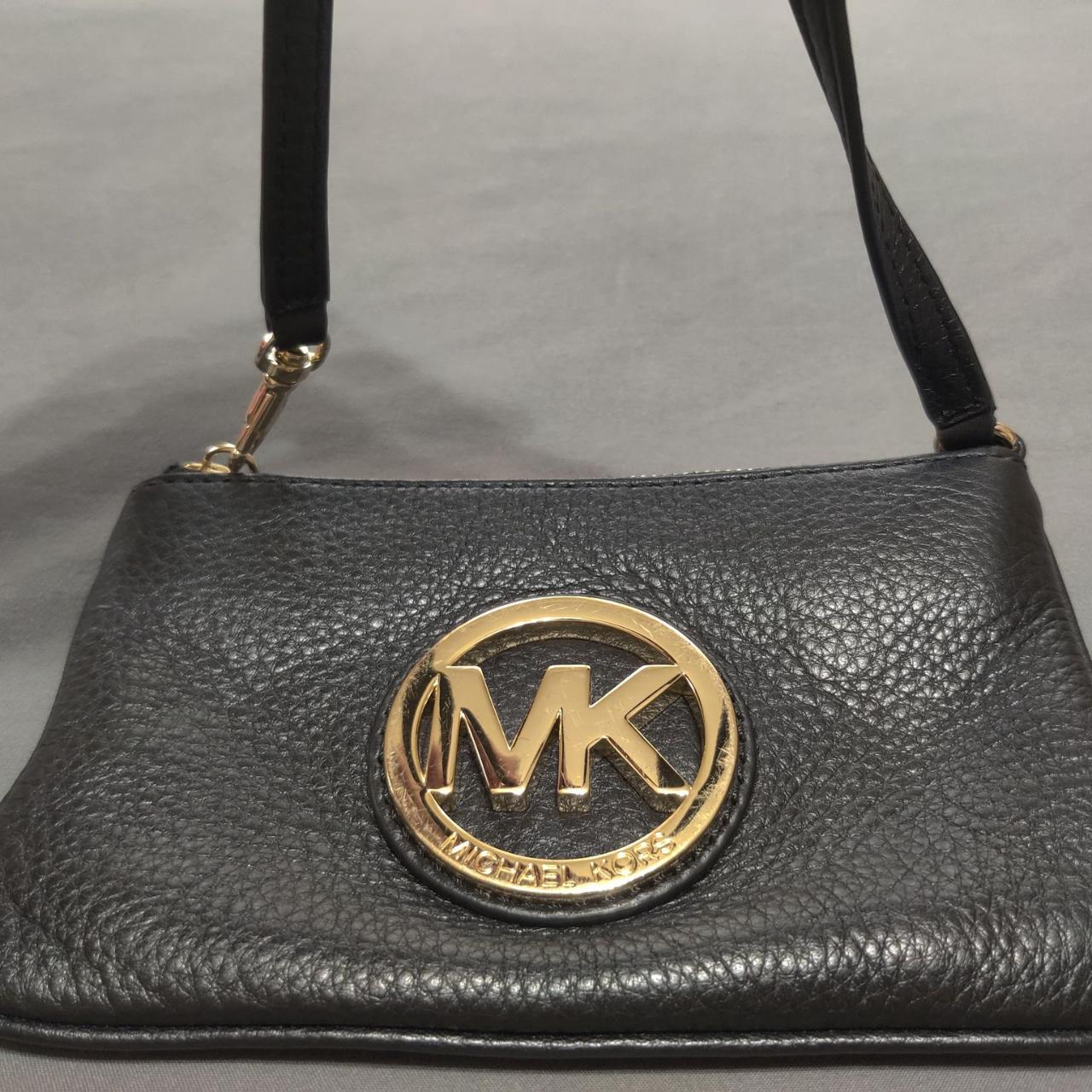 Michael kors purse hot sale black and gold