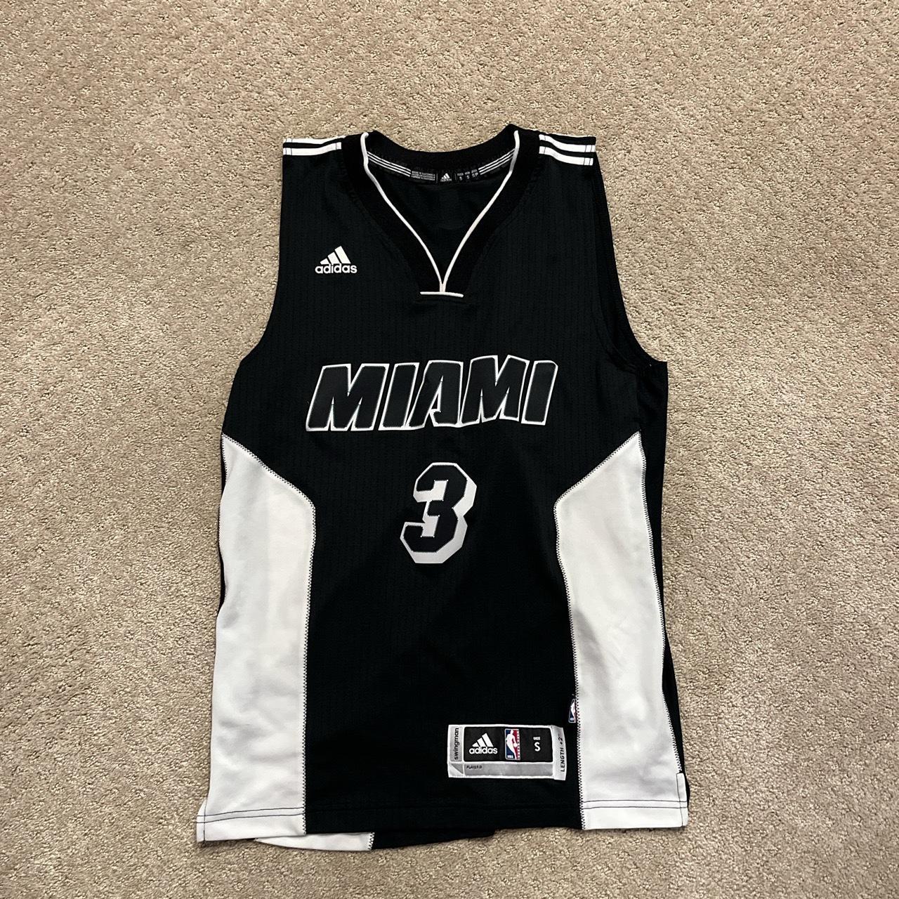 Miami heat wade jersey black - Depop