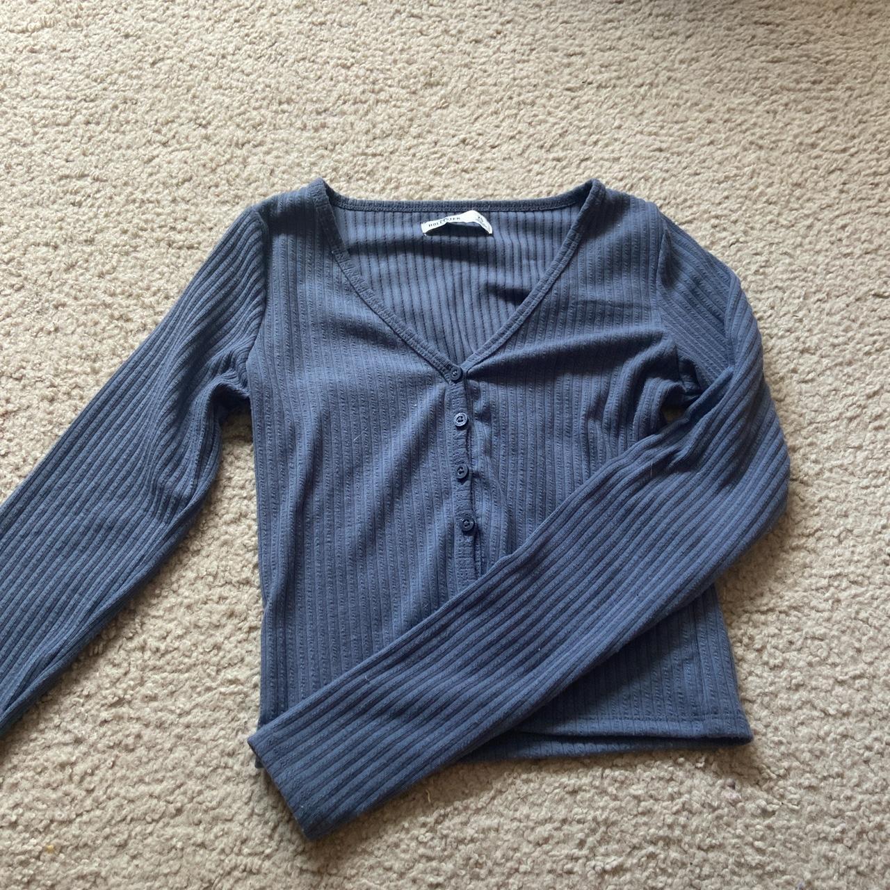 Hollister grey long sleeve size xs; super - Depop