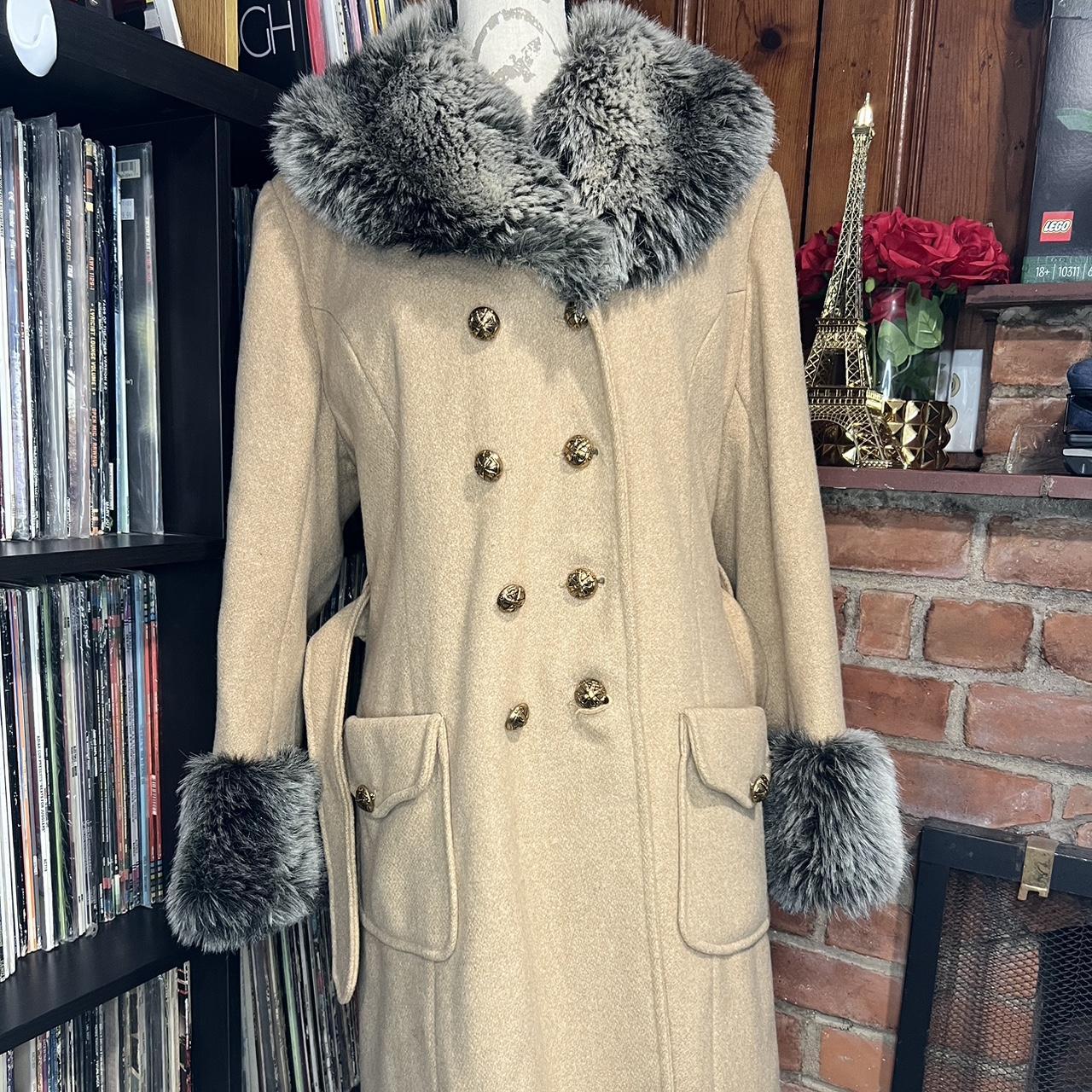 item listed by hollywoodfindz