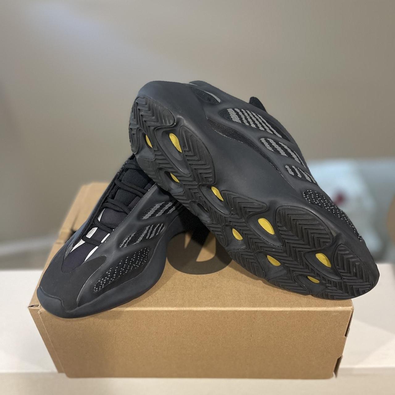 depop yeezy 700