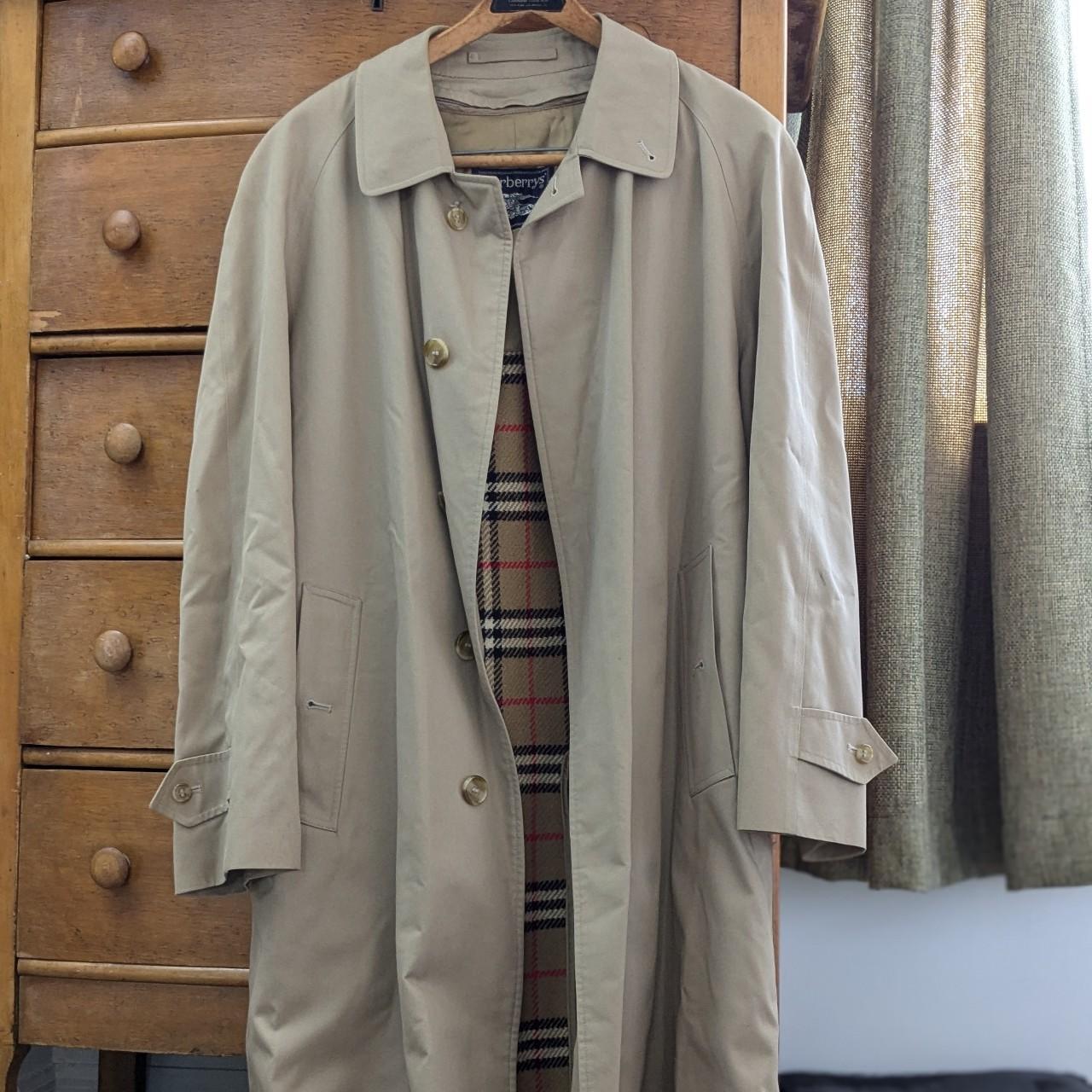 Gorgeous vintage Burberry trench coat 100 wool. Depop