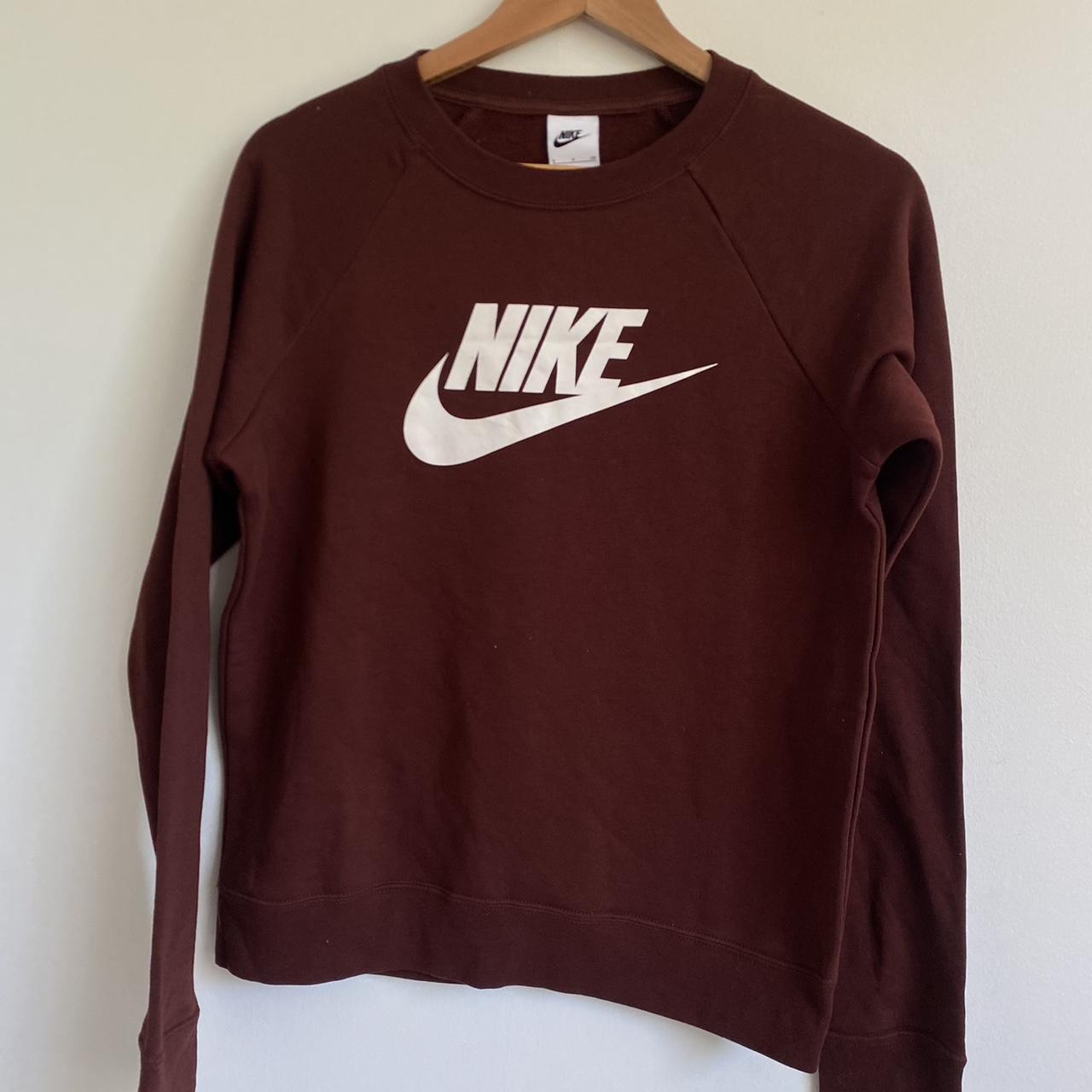 Women's burgundy hot sale nike sweatshirt