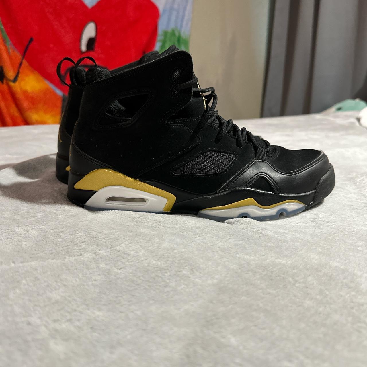 Jordan retro 6 hot sale black and gold