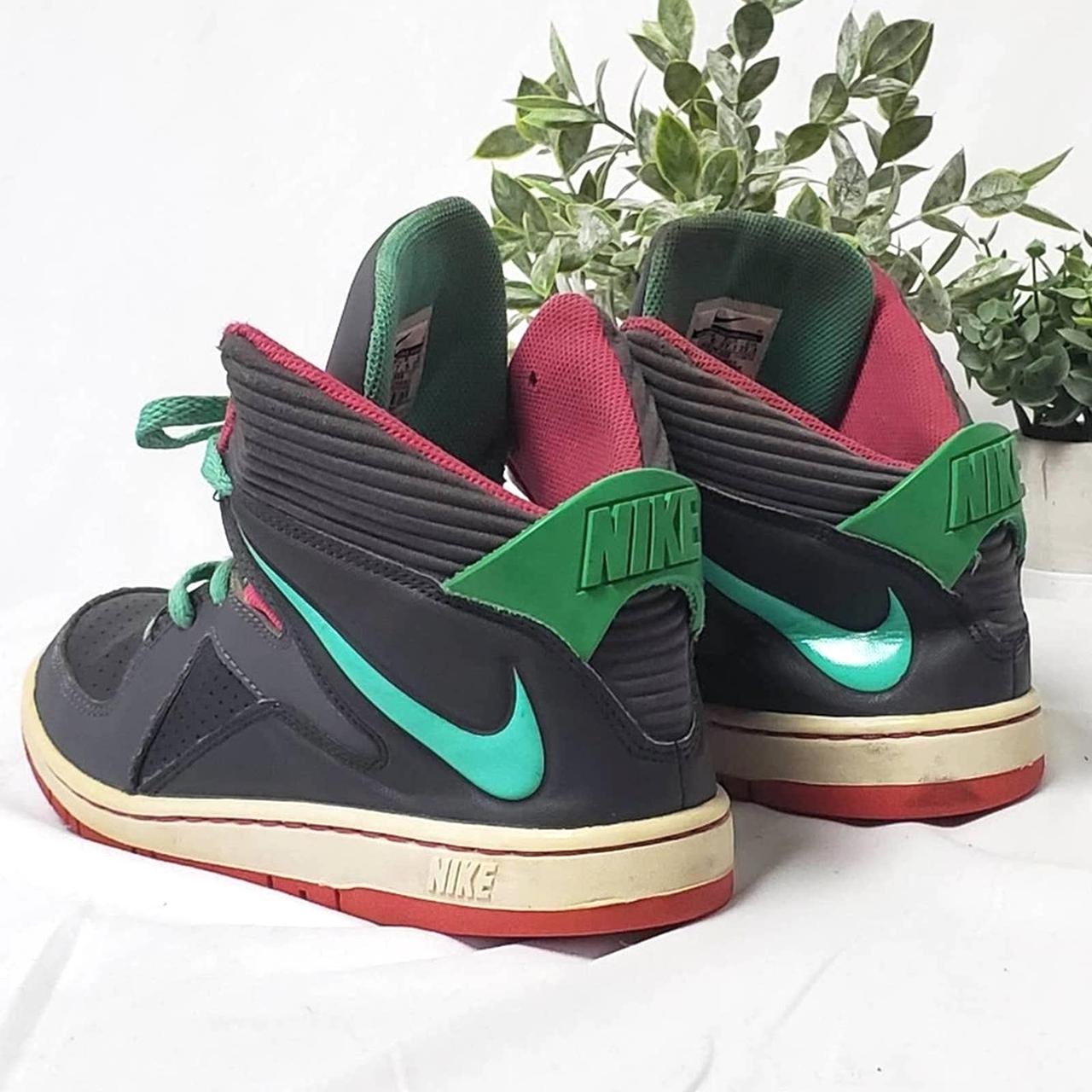 Nike court clearance invader