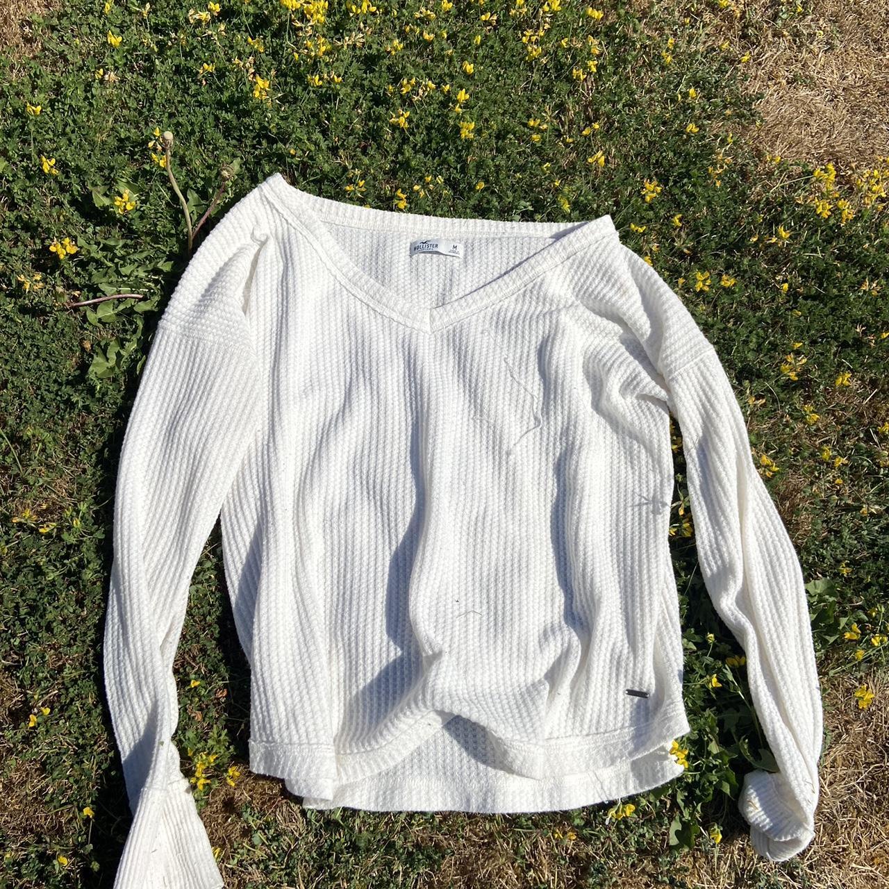 hollister white v neck sweater size L fits s... - Depop