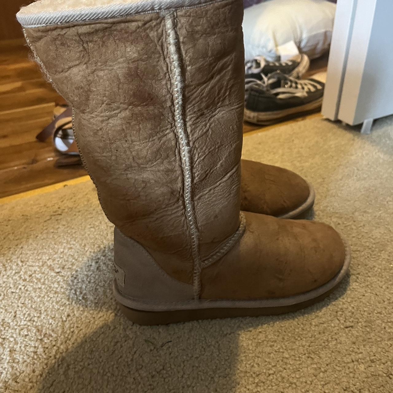 Vintage Uggs Woman’s size 4 very worn - Depop