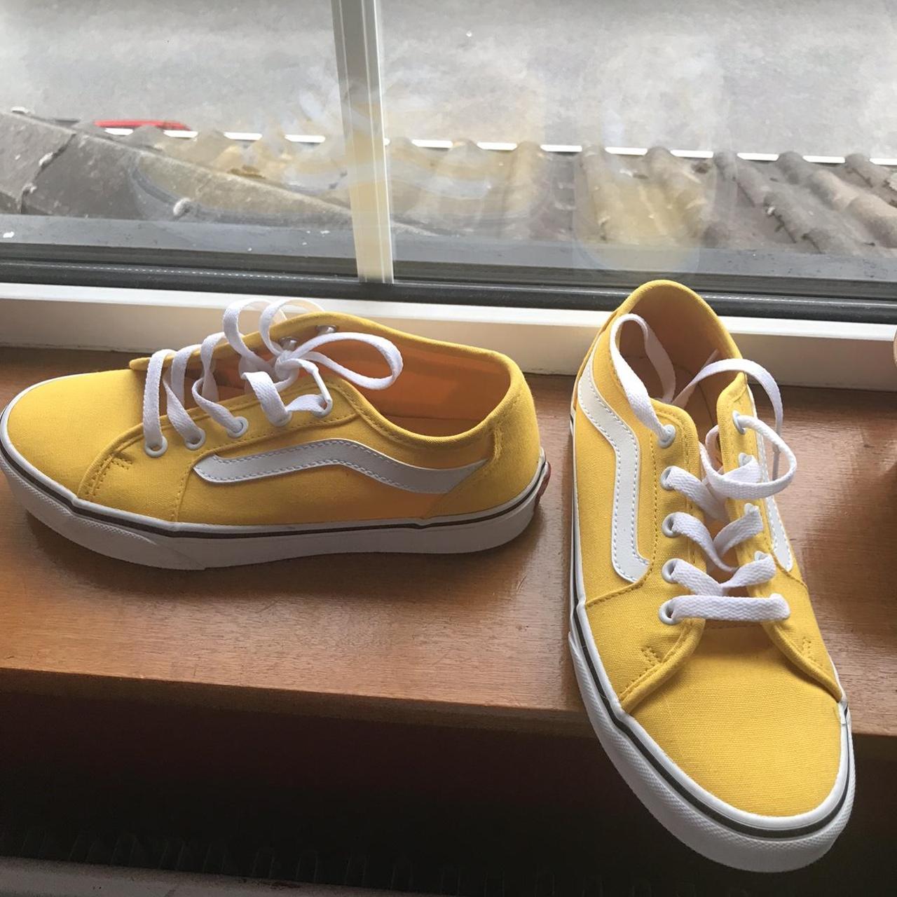 Yellow lace hot sale up vans