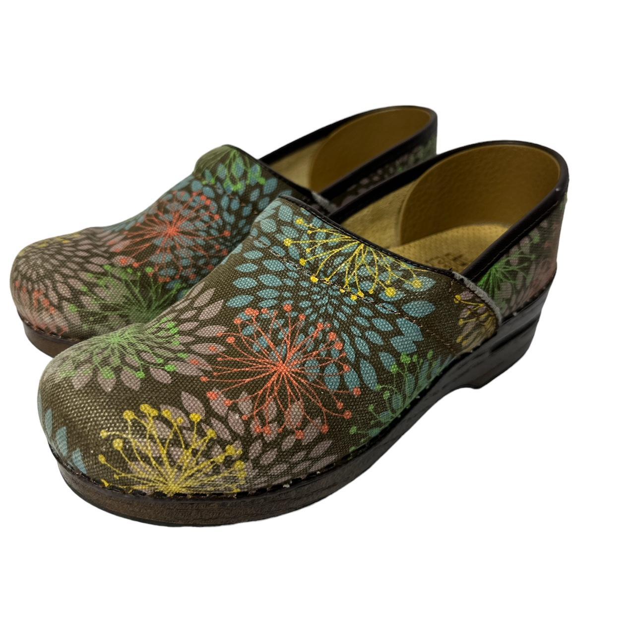 Dansko vegan best sale canvas clogs