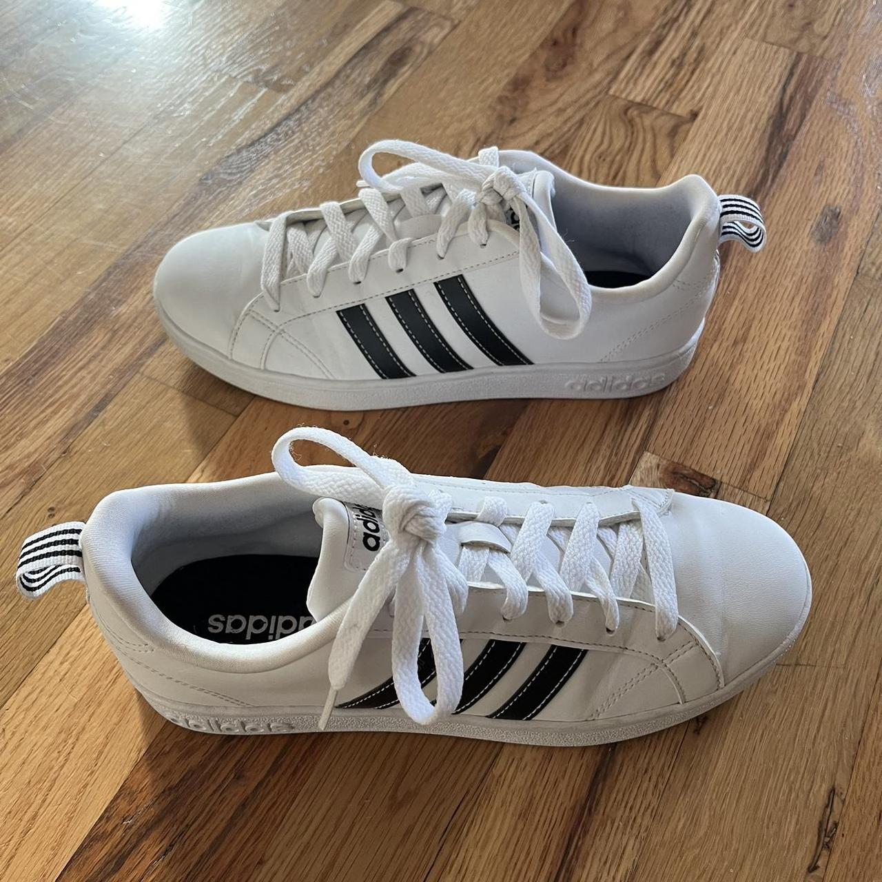 Adidas with stripes only on one side fashion