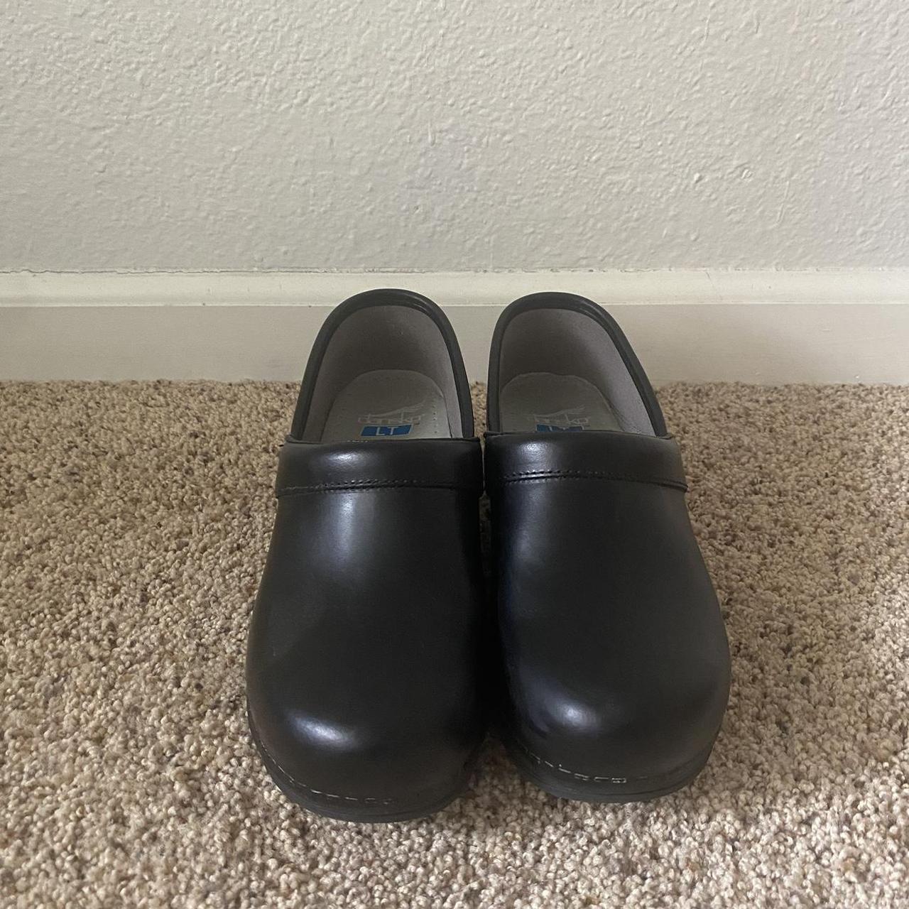 dansko pepper clog