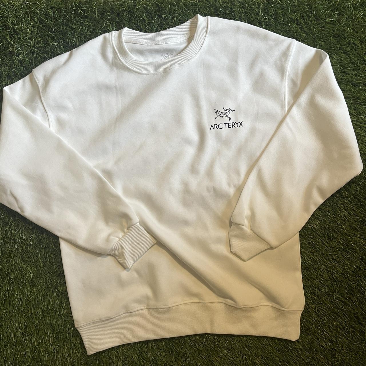 Item 🧤: Arc’teryx Crewneck Size 📏: no size but fits... - Depop