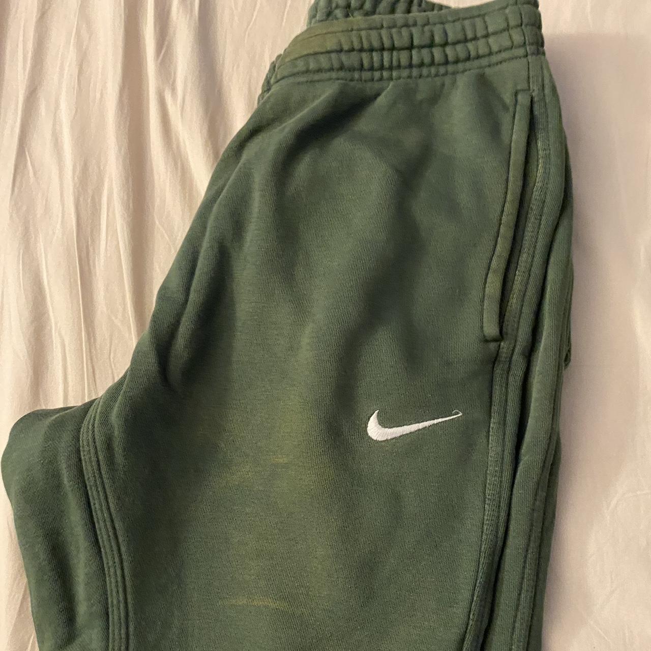 mens nike green joggers