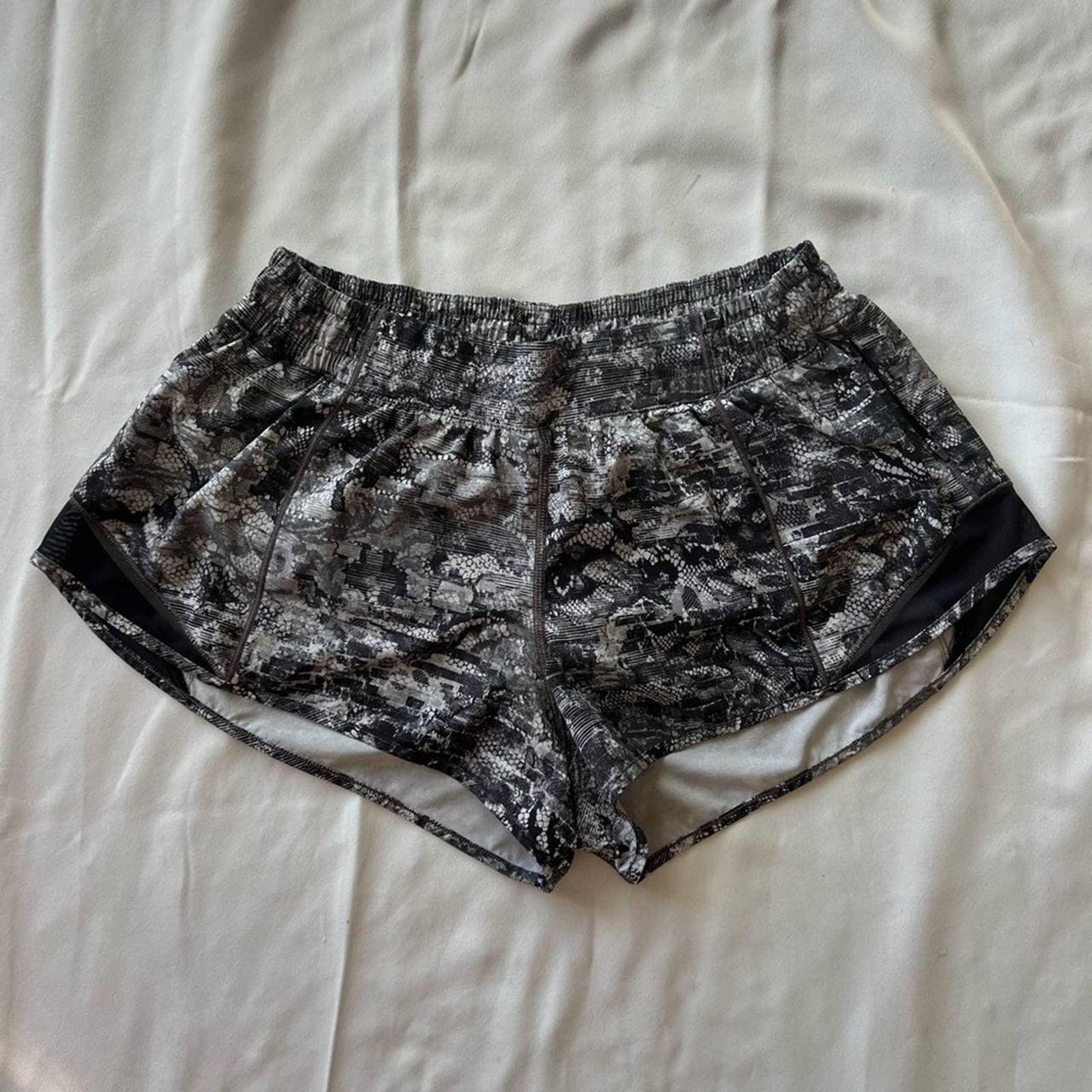 Lululemon Hotty Hot shorts sz 4 Black EUC