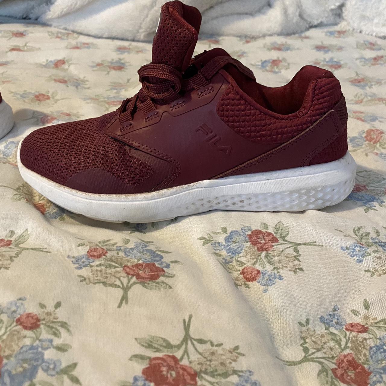 Burgundy fila sale trainers