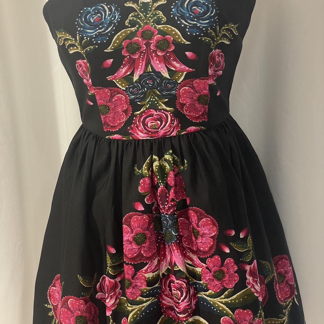 Floral embroidered dress with a zipper in the back