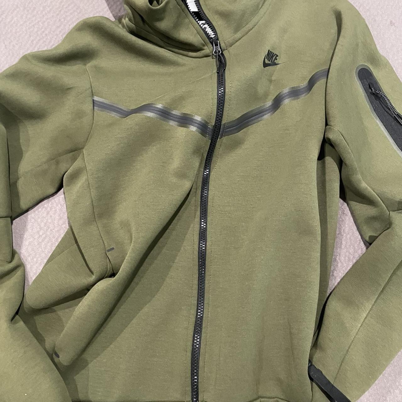 olive green nike tech sweatsuit