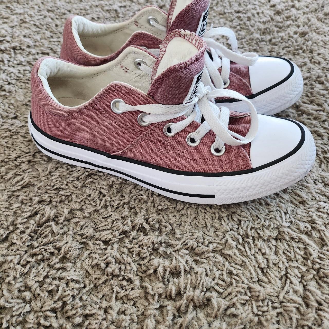 Womens kids converse shoes size 5 in good