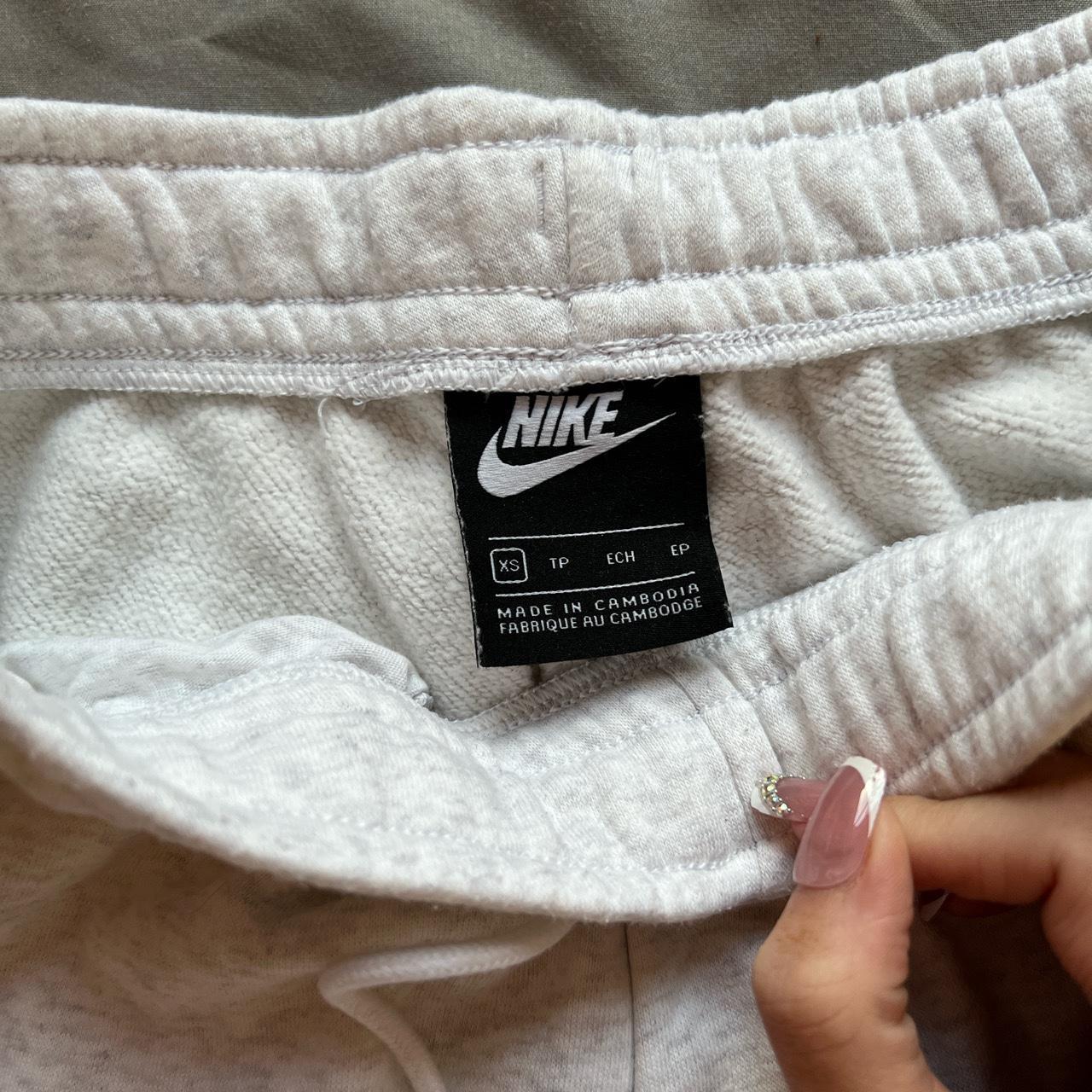 xs grey nike joggers