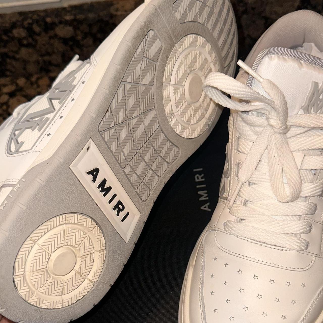 【AMIRI】エンボス ロゴ クラシック ロー スニーカー レザー Amiri Logo Leather Classic Low-Top Sneakers | Saks Fifth Avenue
