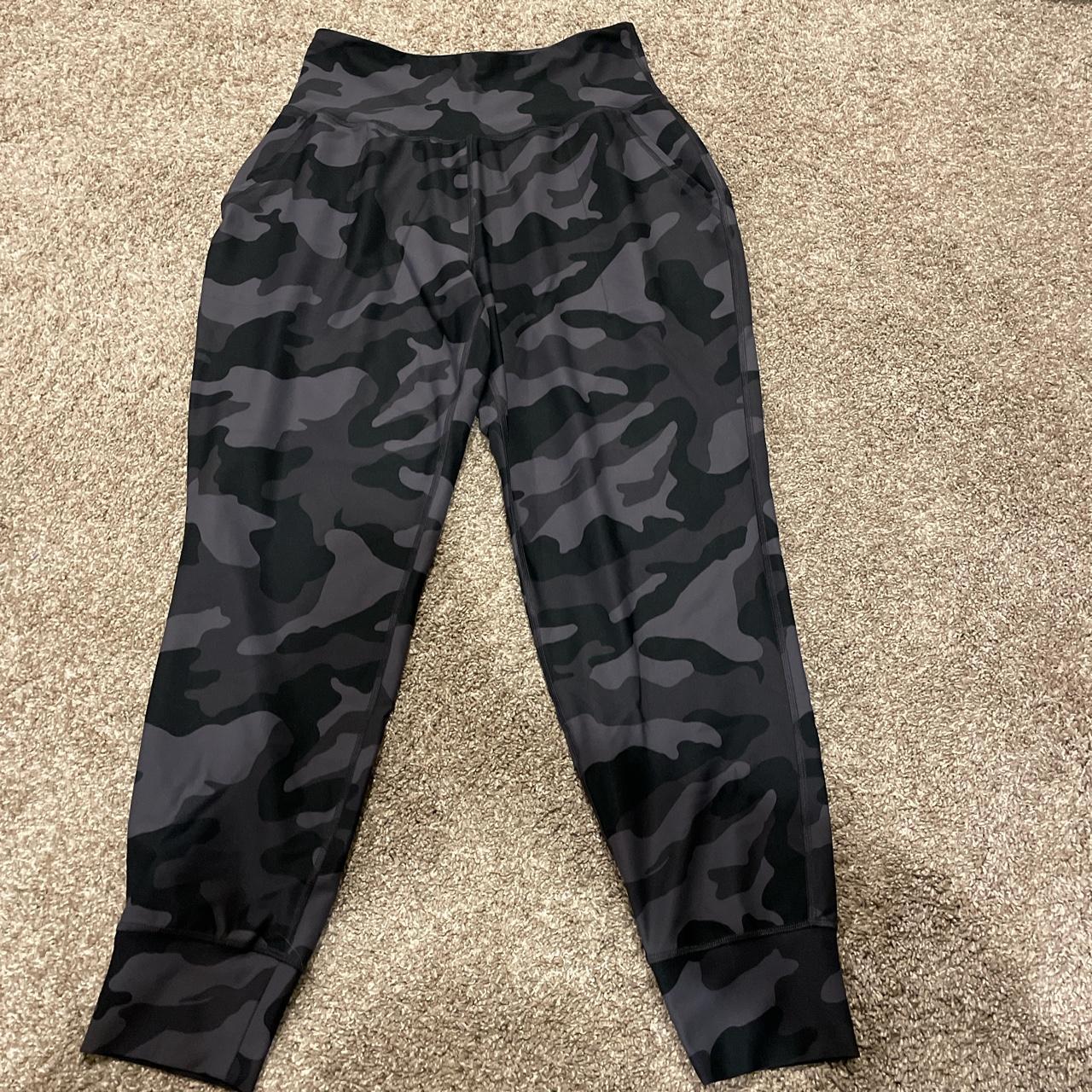 Size L Old navy active powersoft camo joggers Great... - Depop