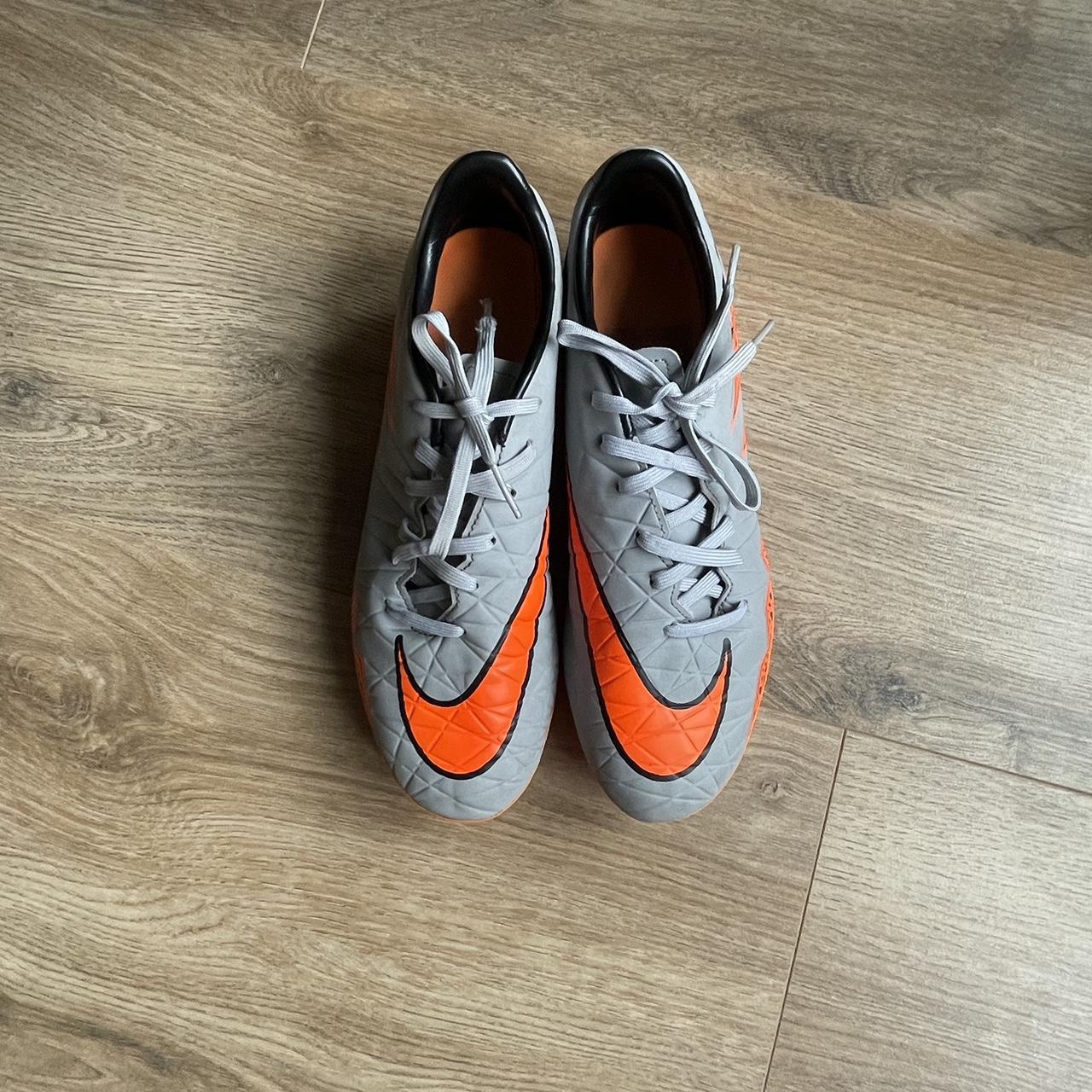 Grey and orange nike boots deals