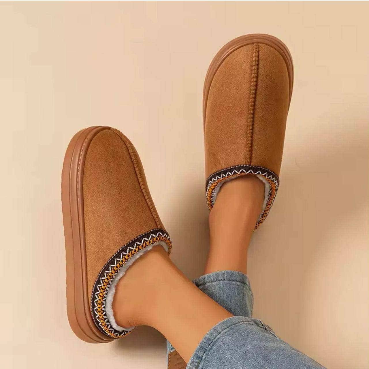 Source Unknown Women's Slippers - Tan - US 5.5 – … - image 1