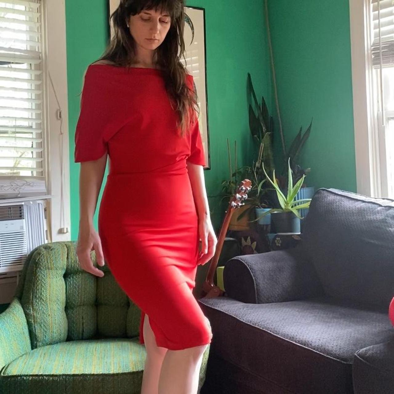 Gorgeous Alexia Admor cowl neck/off shoulder midi | Depop