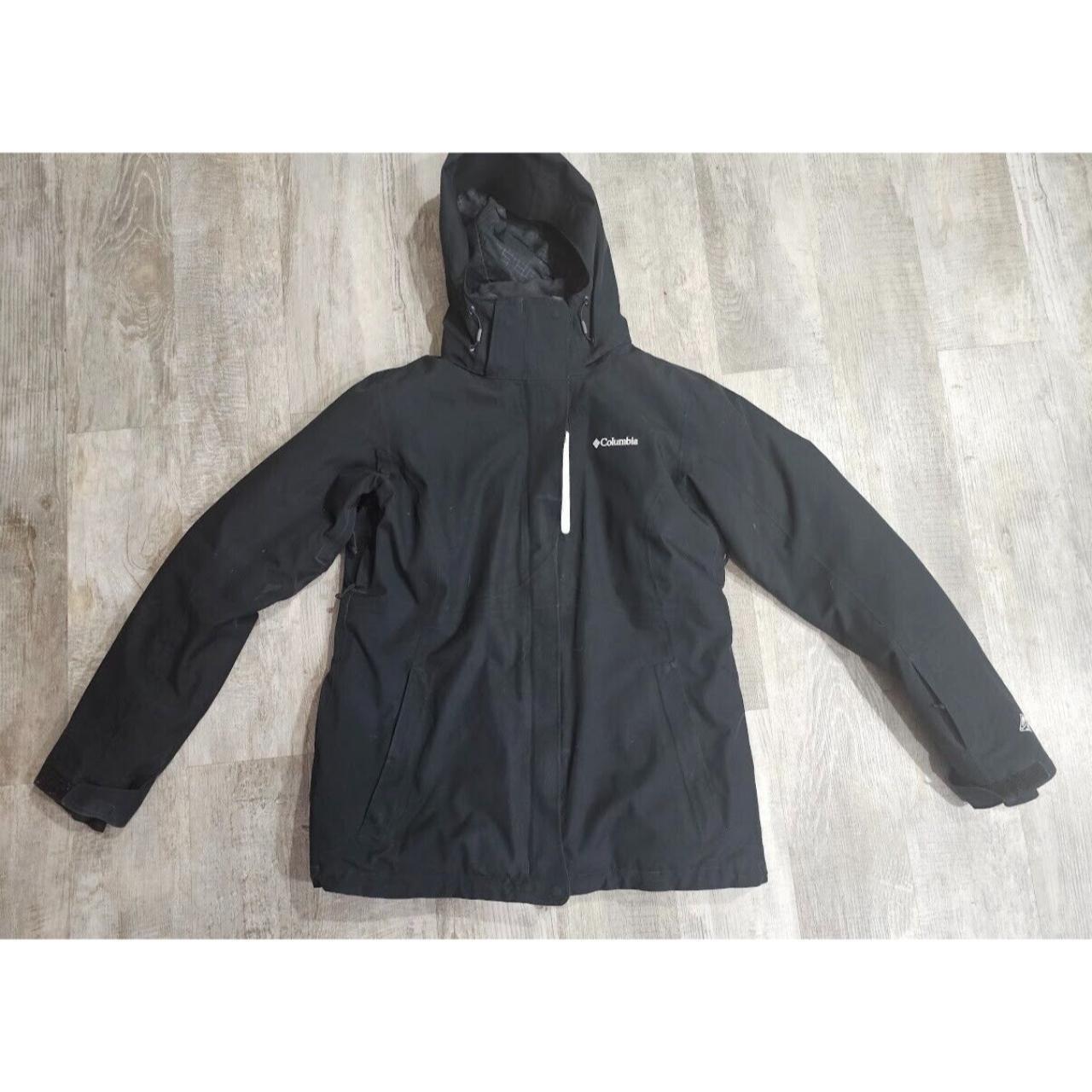 This Columbia Nordic Point II jacket is perfect for Depop