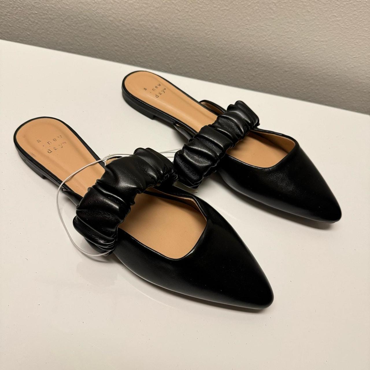 A new fashion day black mules