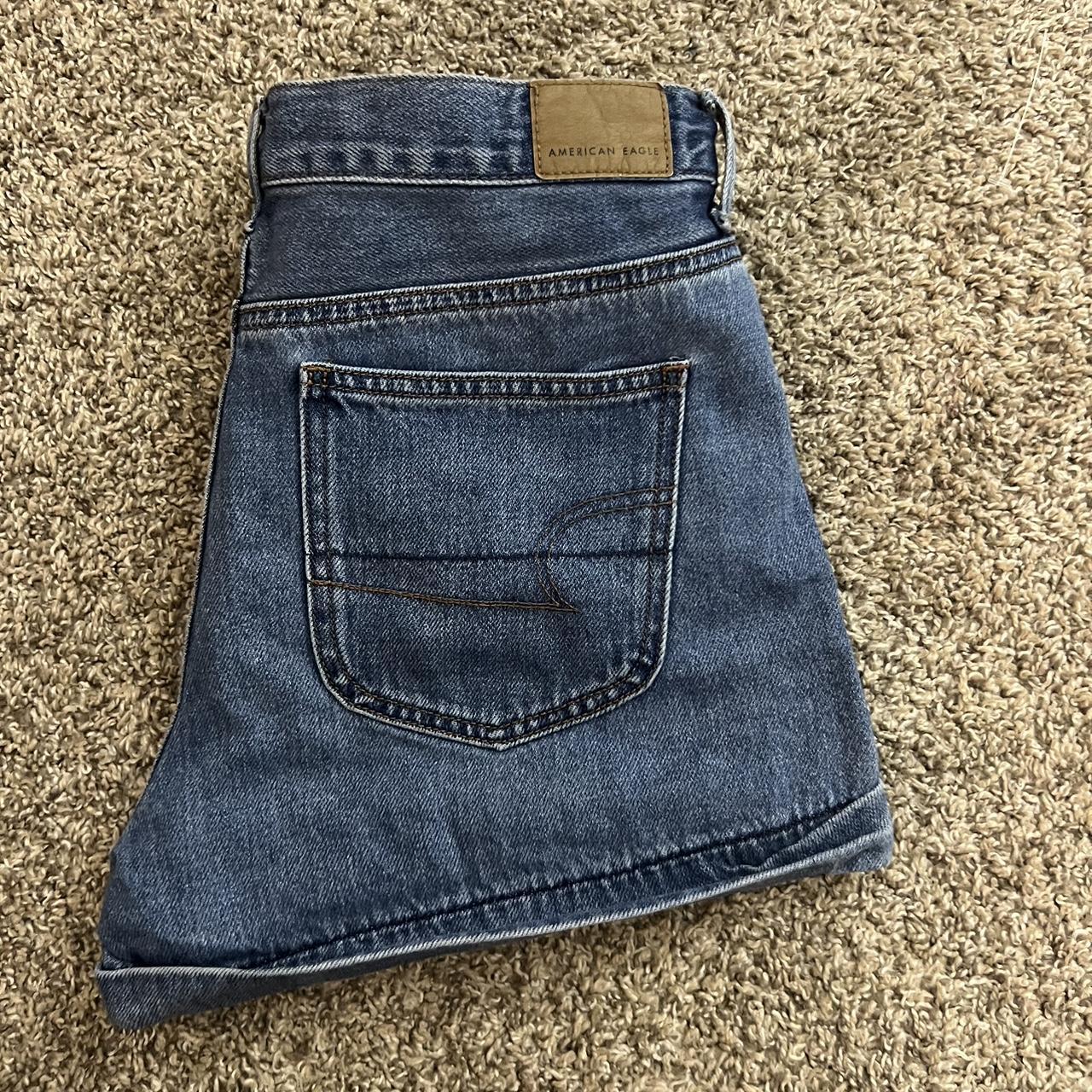 American Eagle Mom Short Size 6- Like new - Depop