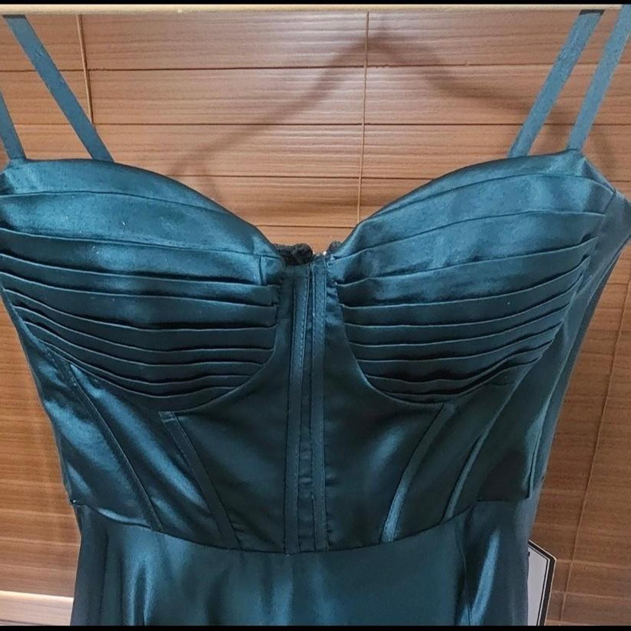 Juniors' Pleated-Bodice High-Slit Depop