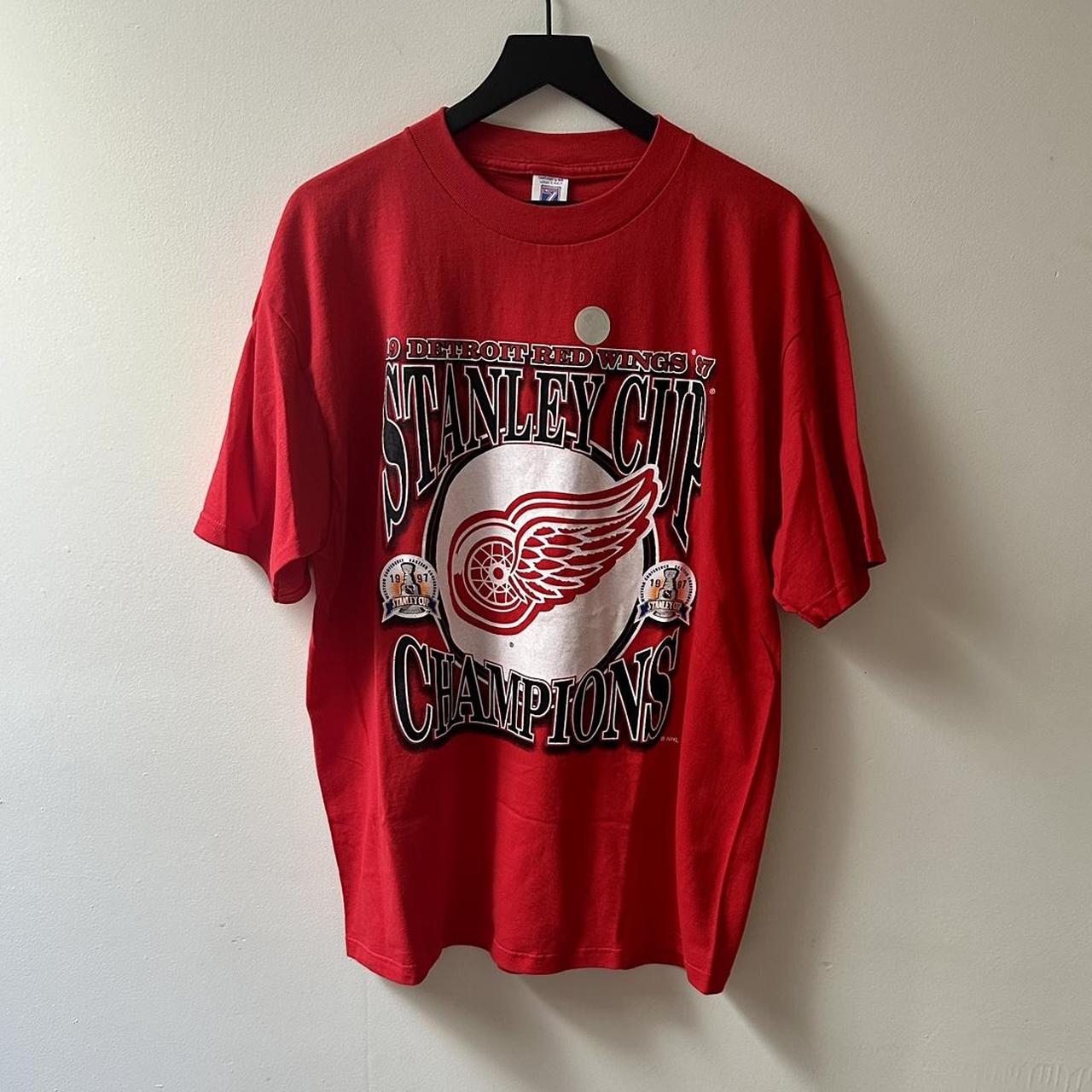Mens XL Detroit Red Wings short sleeve T-shirt technical fabric NHL apparel