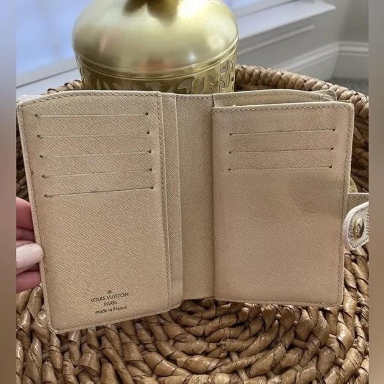 Cream Louis Vuitton Zippy Wallet In great - Depop