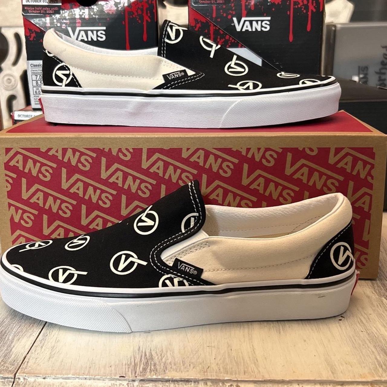 Vans slip on multi 2024 logo