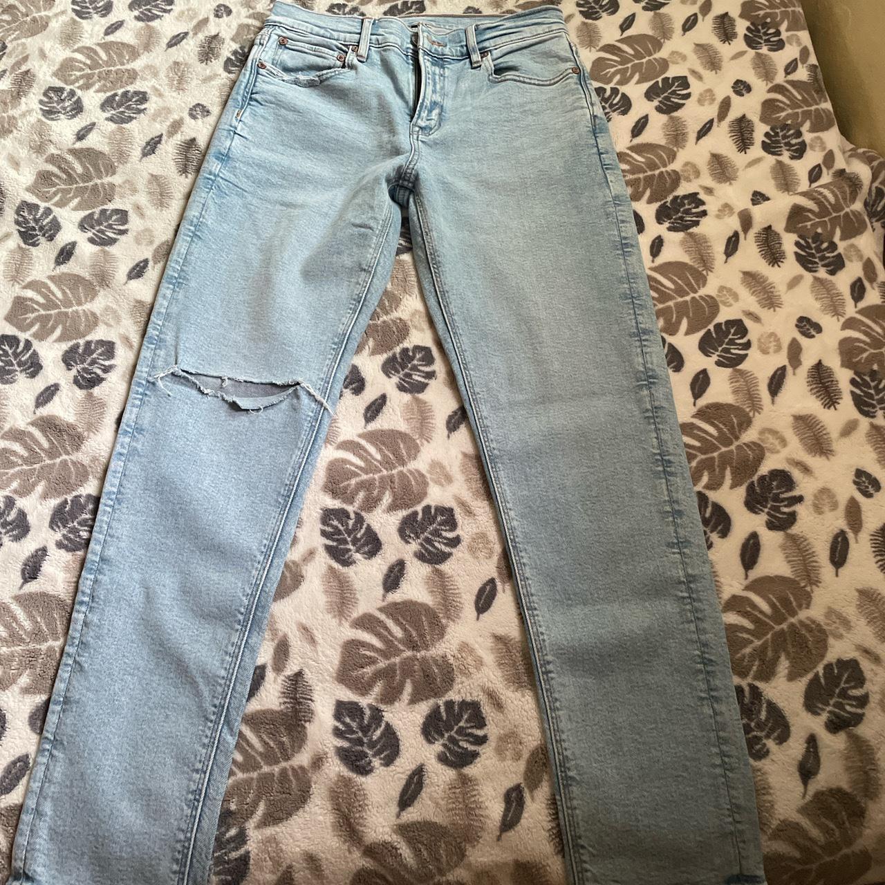 American eagle light wash skinny jeans Size 2... - Depop