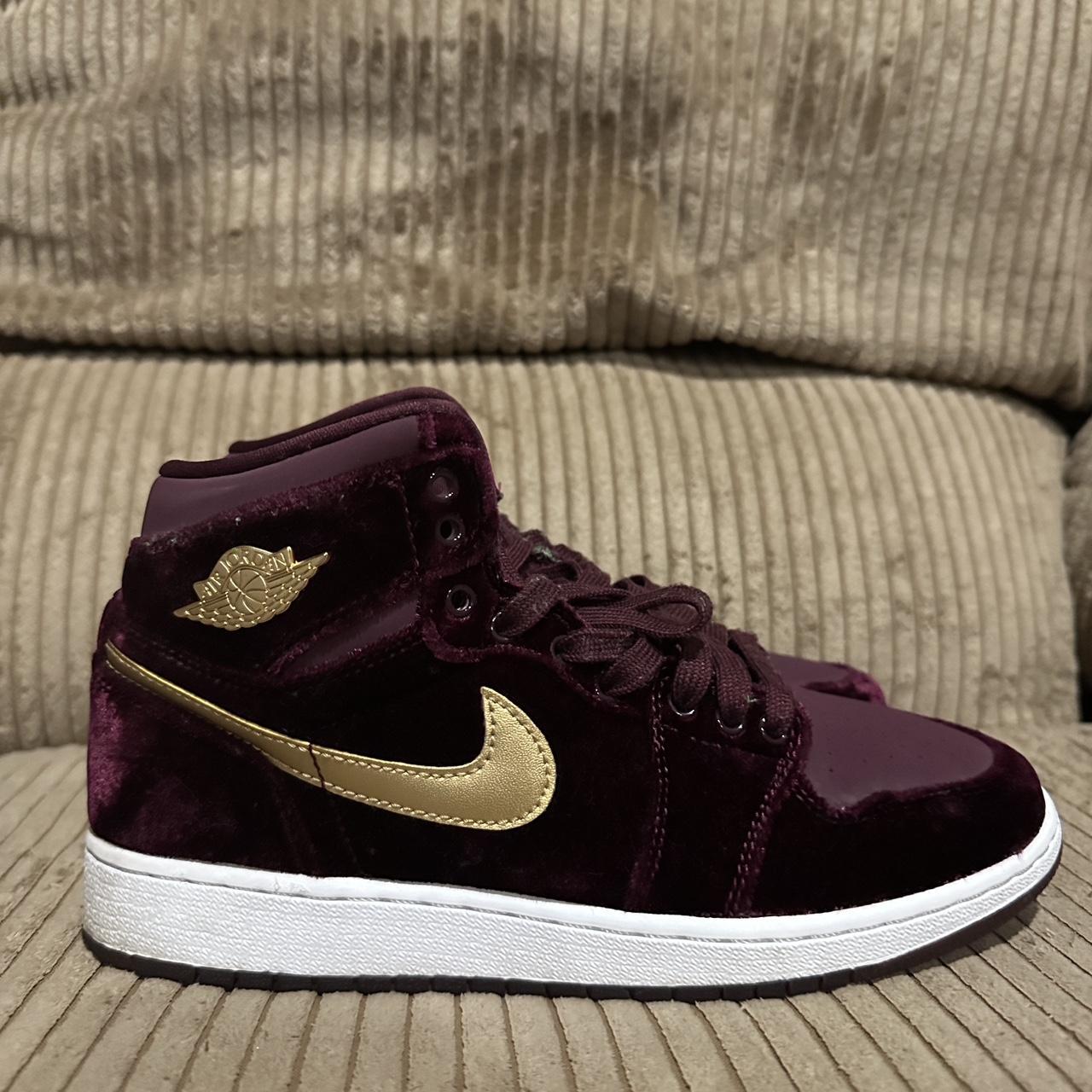 Jordan 1 retro on sale heiress night maroon